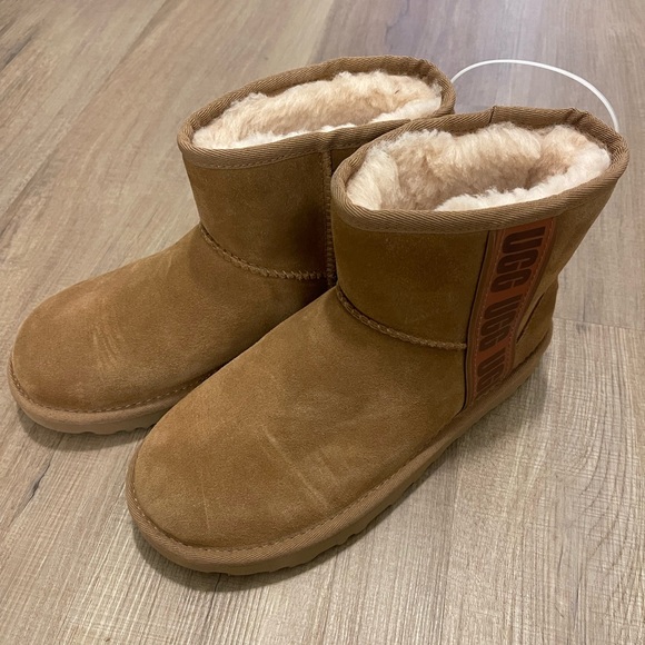 UGG Classic Mini Bootie Size 6 - Picture 3 of 4